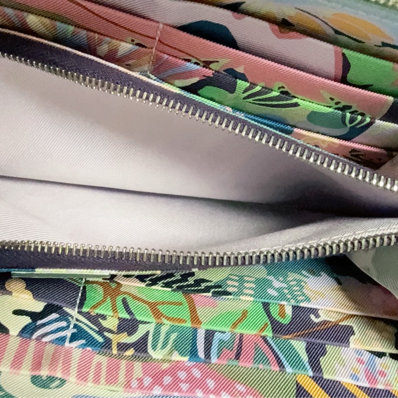 《招財綠 狗來富 好多狗狗》Hermes愛馬仕氣泡綠絲巾長夾 花園狗Silk In Epsom小牛皮拉鏈長夾-30