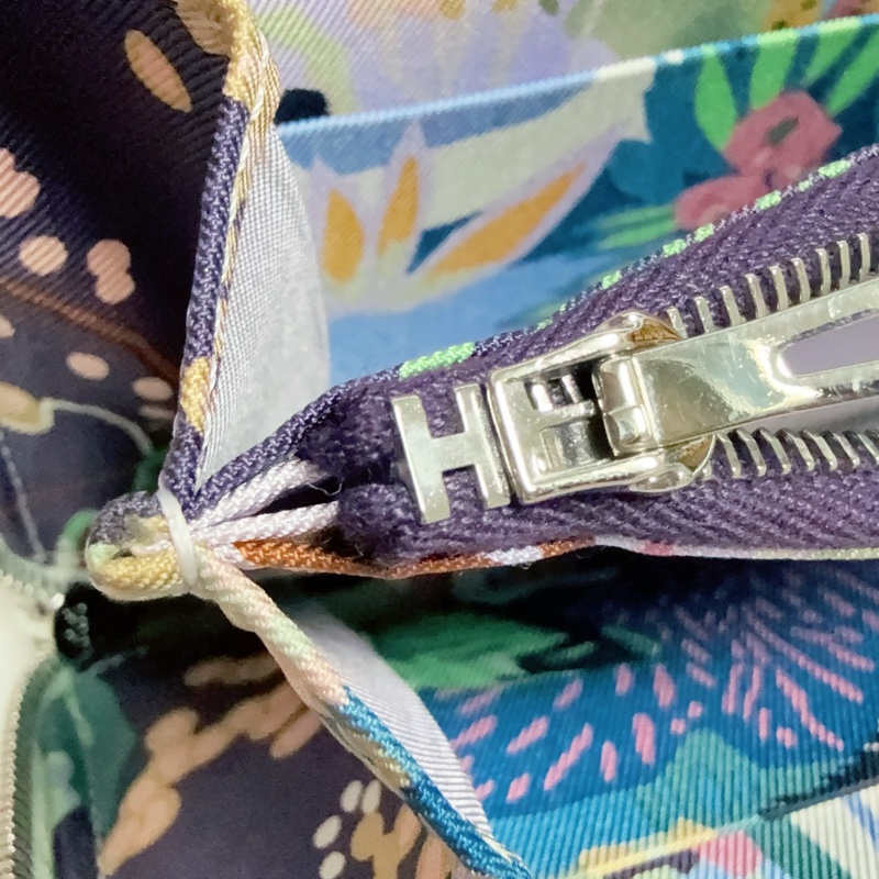 《招財綠 狗來富 好多狗狗》Hermes愛馬仕氣泡綠絲巾長夾 花園狗Silk In Epsom小牛皮拉鏈長夾-38