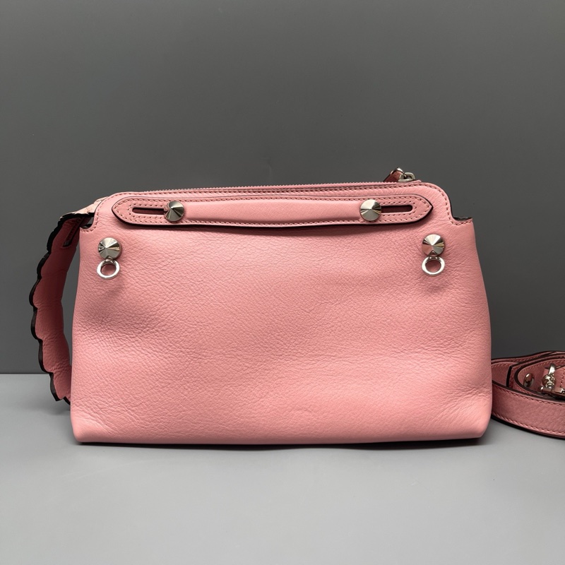 97新 FENDI 粉色By the way枕頭包 尺寸28*17-1