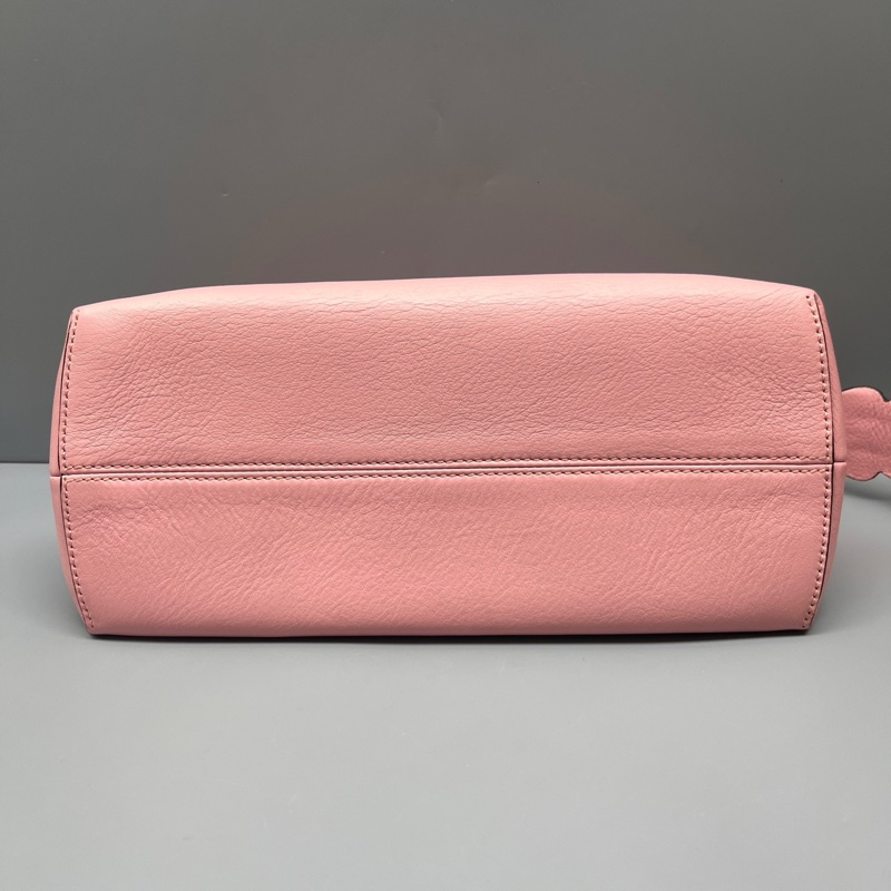 97新 FENDI 粉色By the way枕頭包 尺寸28*17-2