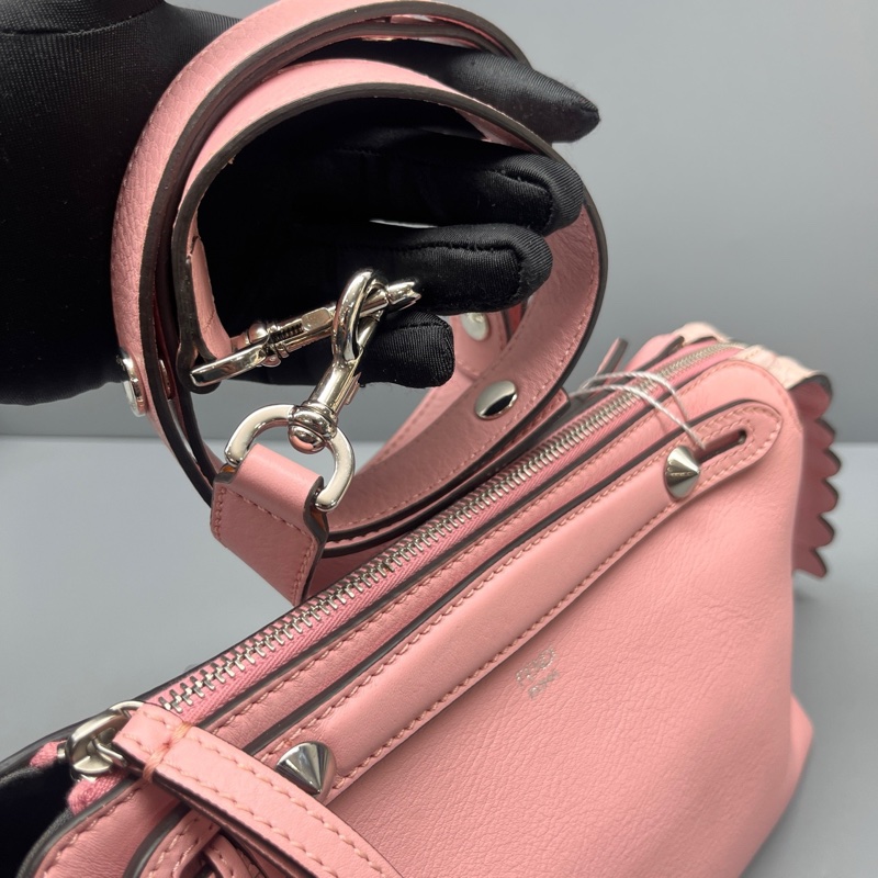 97新 FENDI 粉色By the way枕頭包 尺寸28*17-3