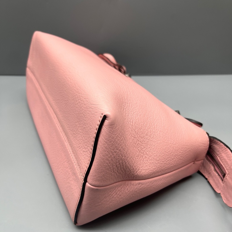 97新 FENDI 粉色By the way枕頭包 尺寸28*17-5