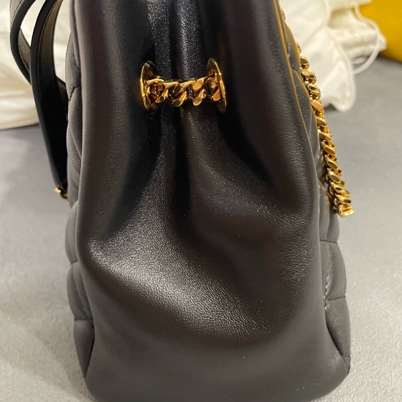 Versace 菱格紋肩背包-9