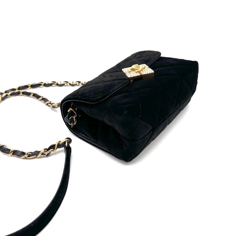 CHANEL 21A黑金絲絨鑽扣大mini鏈條肩背斜背包18*11*6 98新配件塵袋-5
