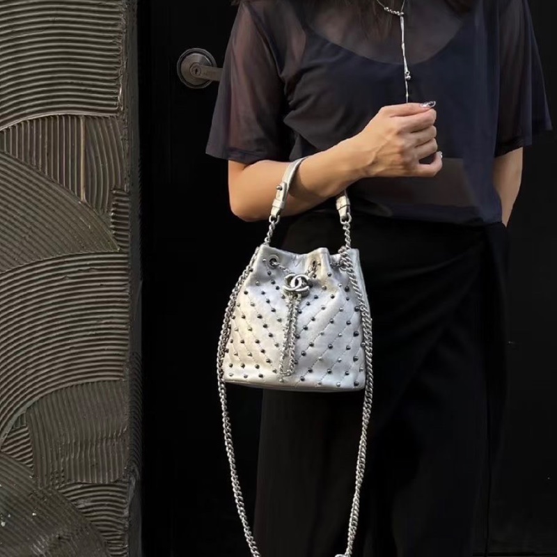 Chanel 銀色鉚釘小水桶18*19*13 98新配件塵袋-0