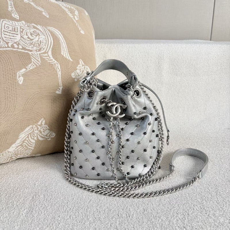 Chanel 銀色鉚釘小水桶18*19*13 98新配件塵袋-1
