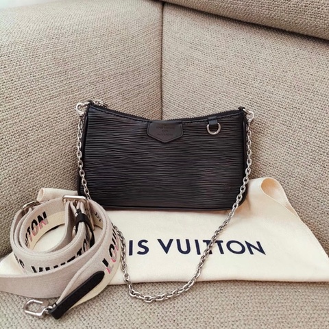 「JL精品代購」 9新 LV全黑水波纹腋下包 （附寬肩帶）