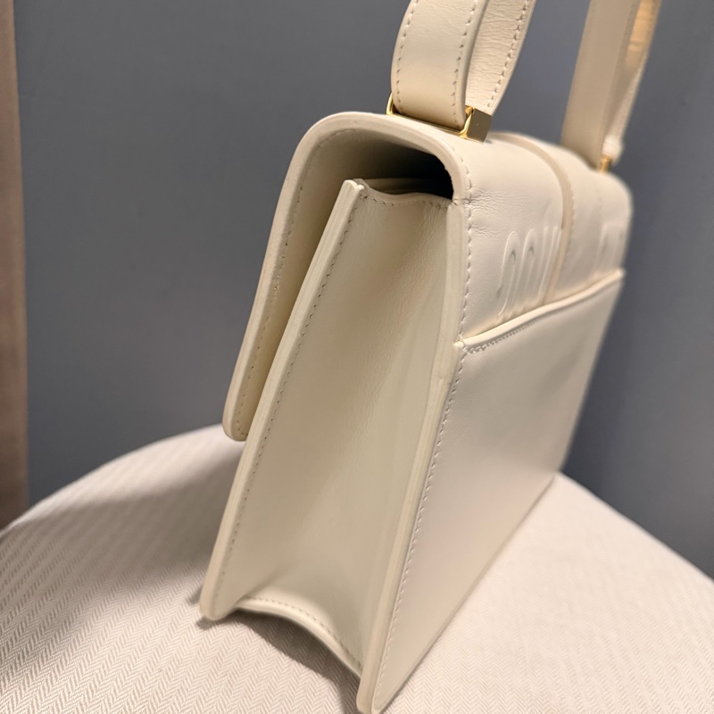 Dior 30 Montaigne 蒙田30 斜背包 奶昔白 金釦-6