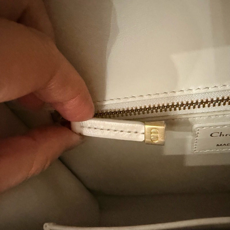 Dior 30 Montaigne 蒙田30 斜背包 奶昔白 金釦-12