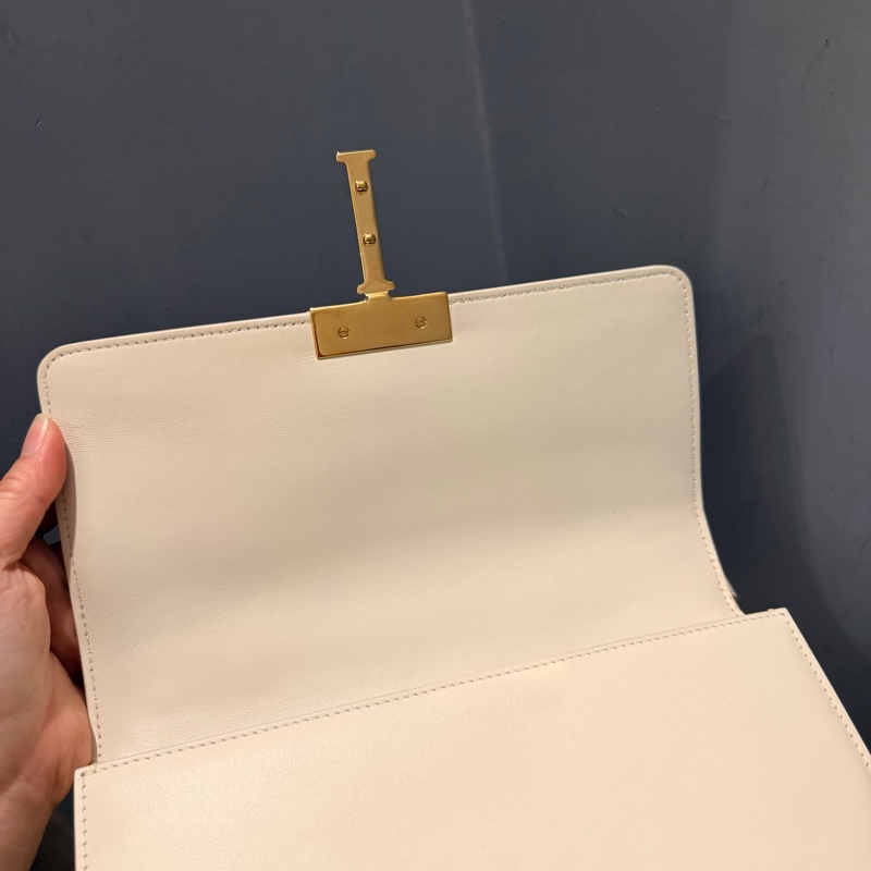 Dior 30 Montaigne 蒙田30 斜背包 奶昔白 金釦-15