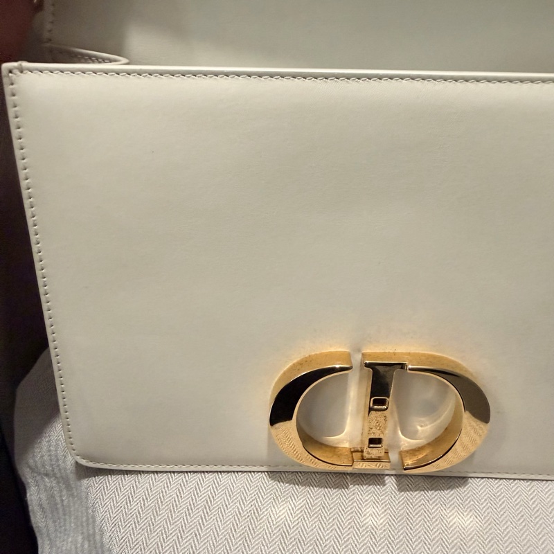 Dior 30 Montaigne 蒙田30 斜背包 奶昔白 金釦-16