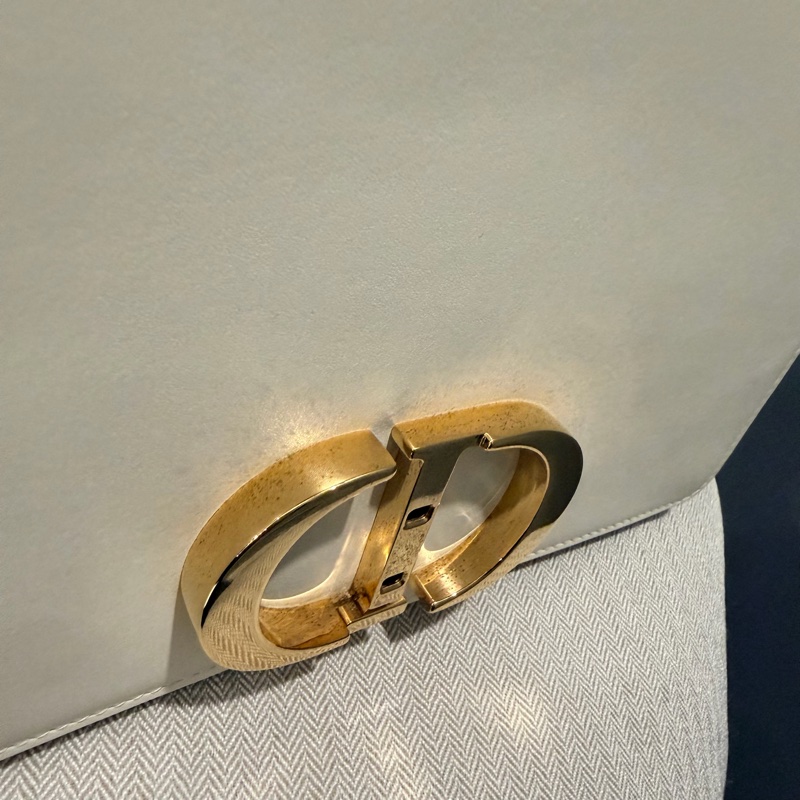 Dior 30 Montaigne 蒙田30 斜背包 奶昔白 金釦-18