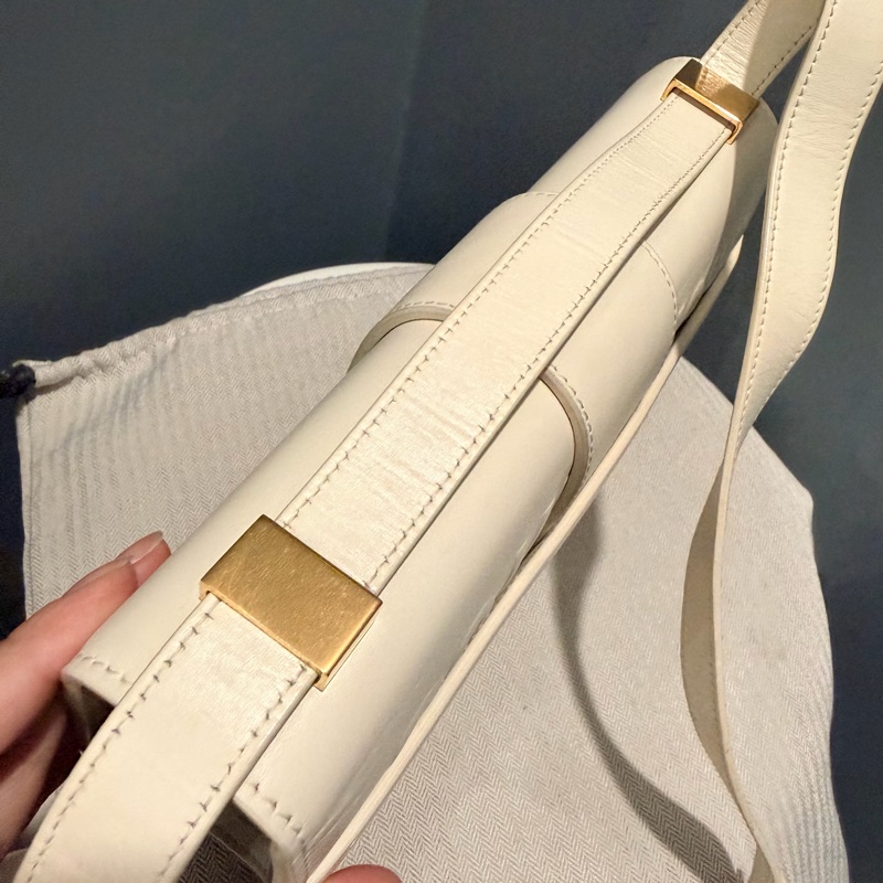 Dior 30 Montaigne 蒙田30 斜背包 奶昔白 金釦-27