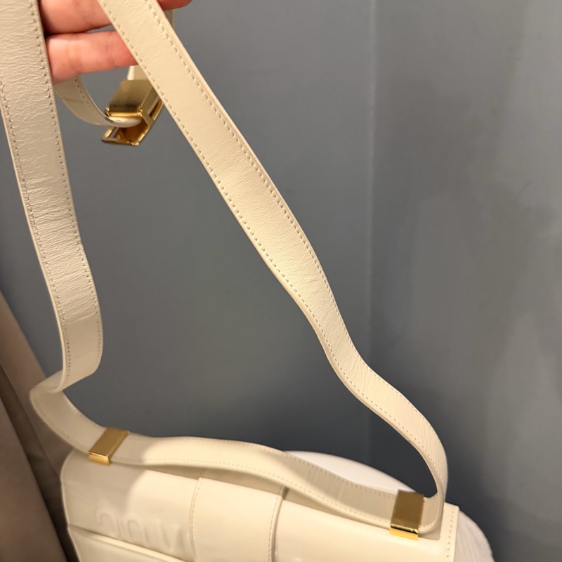 Dior 30 Montaigne 蒙田30 斜背包 奶昔白 金釦-29