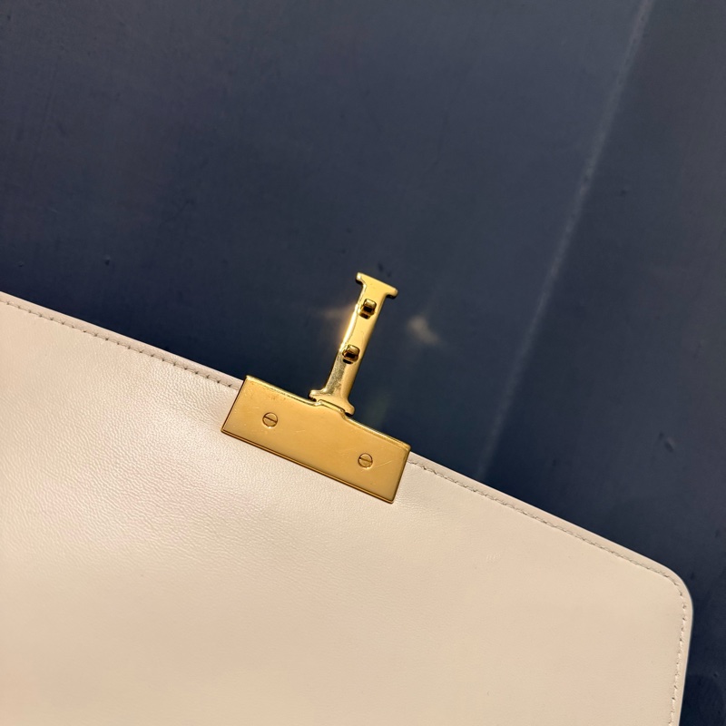 Dior 30 Montaigne 蒙田30 斜背包 奶昔白 金釦-34