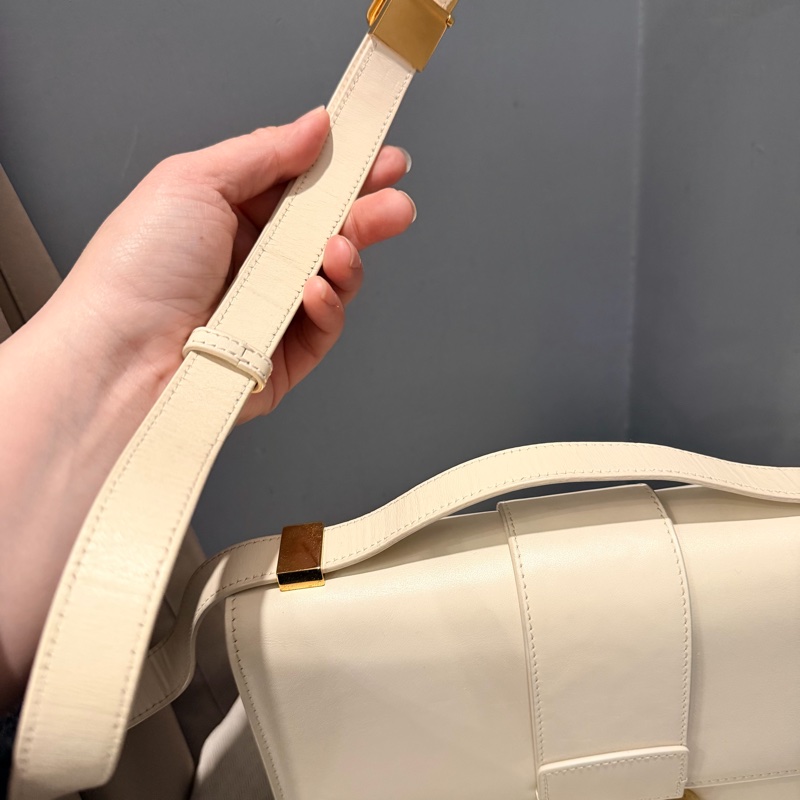 Dior 30 Montaigne 蒙田30 斜背包 奶昔白 金釦-39
