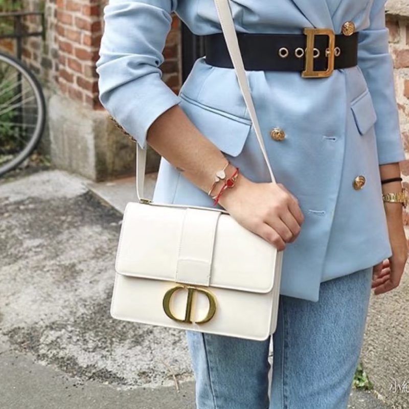 Dior 30 Montaigne 蒙田30 斜背包 奶昔白 金釦-46