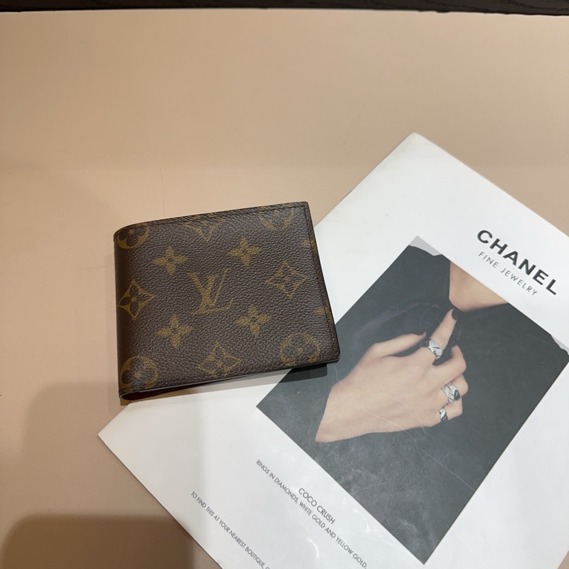 LV 老花Marco4卡內零錢袋對開短夾-0