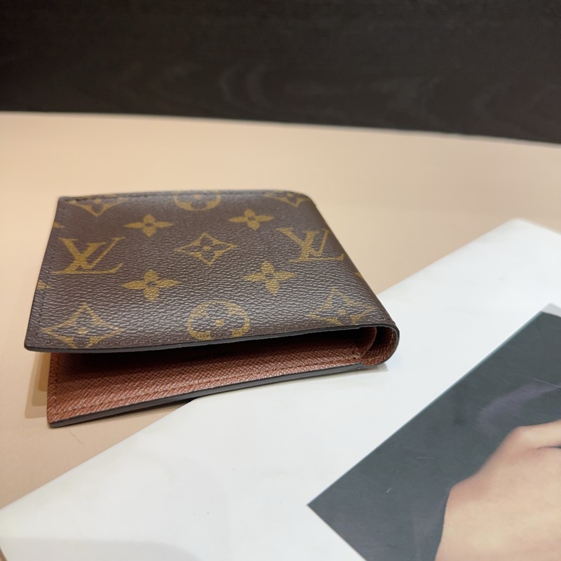 LV 老花Marco4卡內零錢袋對開短夾-2