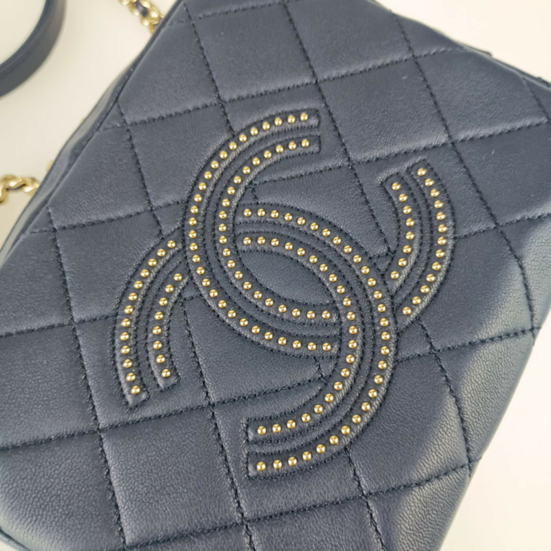 香奈兒小型化妝箱單肩包 AS1513 海軍藍羊皮配絎縫鉚釘-4