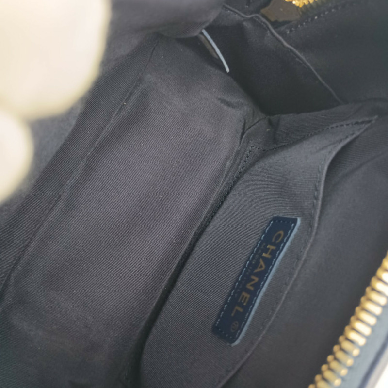 香奈兒小型化妝箱單肩包 AS1513 海軍藍羊皮配絎縫鉚釘-7