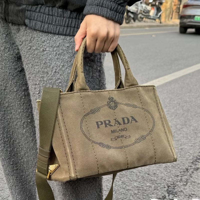 日常必備款😍Prada普拉達深墨綠帆布沙灘包手提斜挎單肩包-1