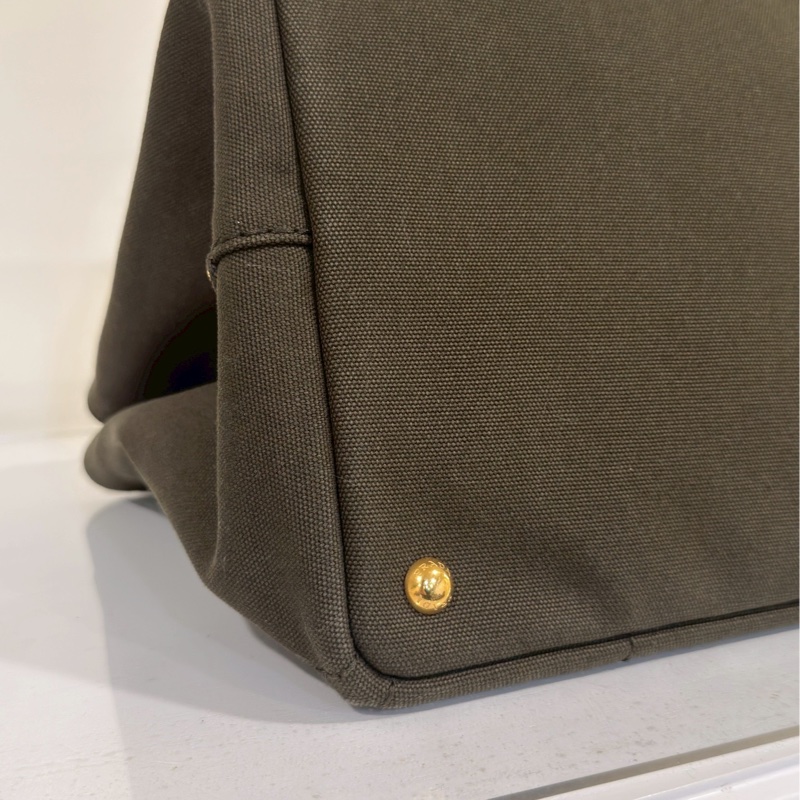 日常必備款😍Prada普拉達深墨綠帆布沙灘包手提斜挎單肩包-8