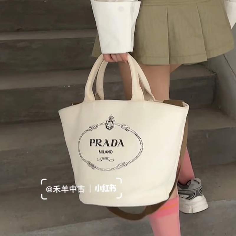 輕便度假感⛱️Prada普拉達奶白色帆布沙灘包手提包單肩斜挎包-0