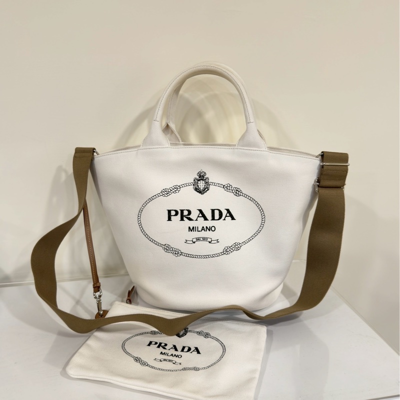 輕便度假感⛱️Prada普拉達奶白色帆布沙灘包手提包單肩斜挎包-4