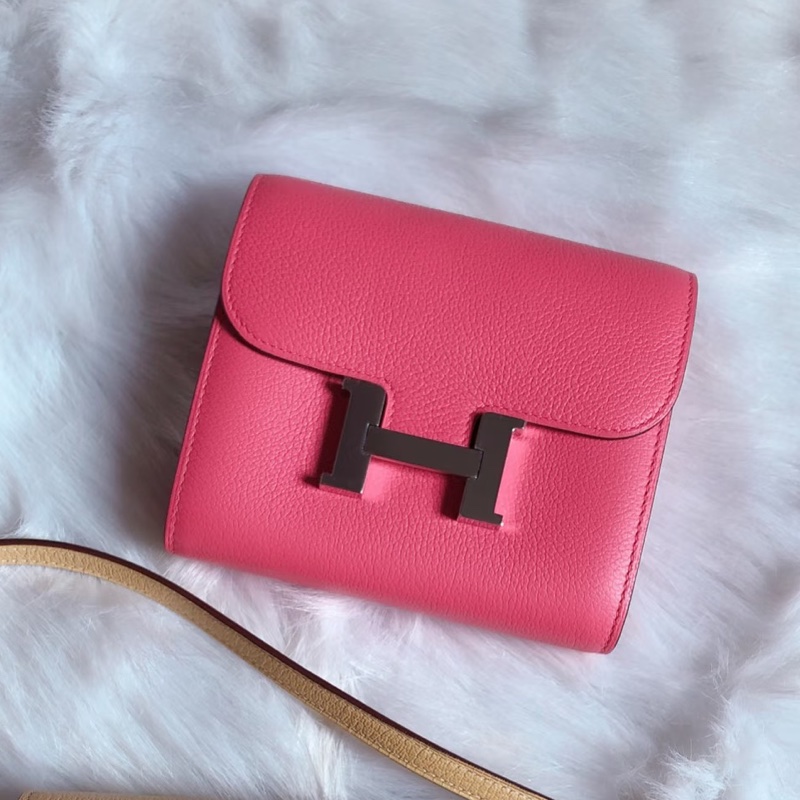氣質奢華款💫Hermes 愛馬仕粉色銀扣Constance短夾錢包-0