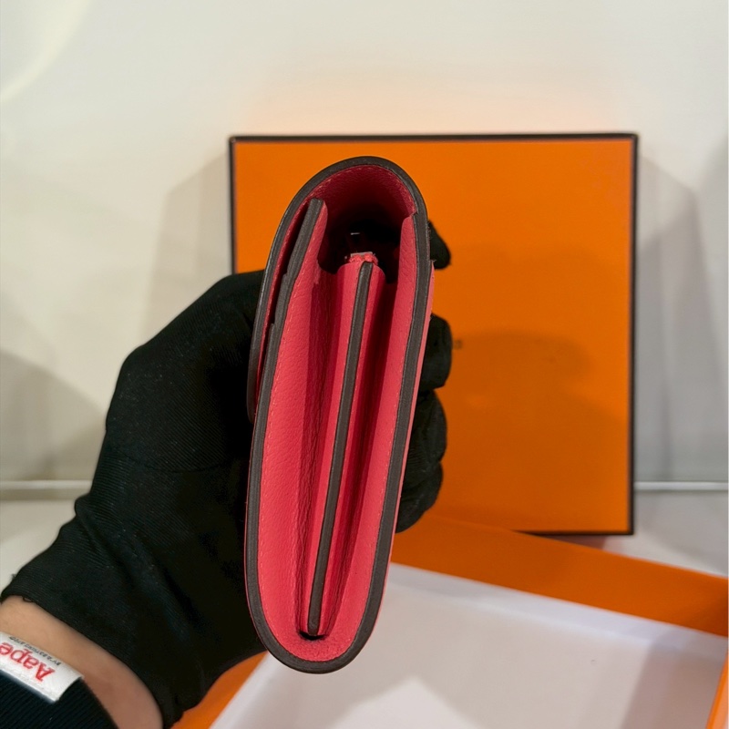 氣質奢華款💫Hermes 愛馬仕粉色銀扣Constance短夾錢包-3