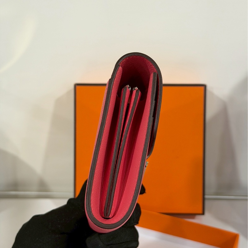 氣質奢華款💫Hermes 愛馬仕粉色銀扣Constance短夾錢包-5