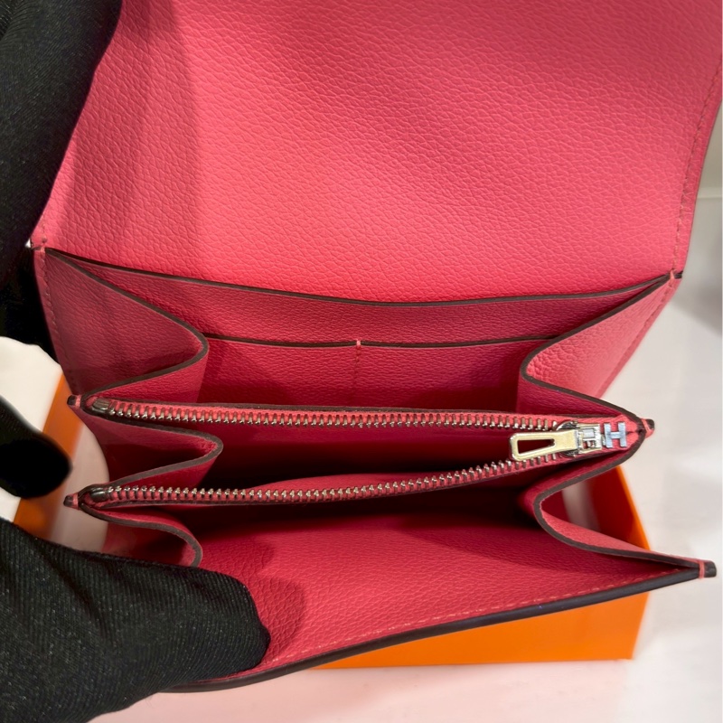 氣質奢華款💫Hermes 愛馬仕粉色銀扣Constance短夾錢包-7