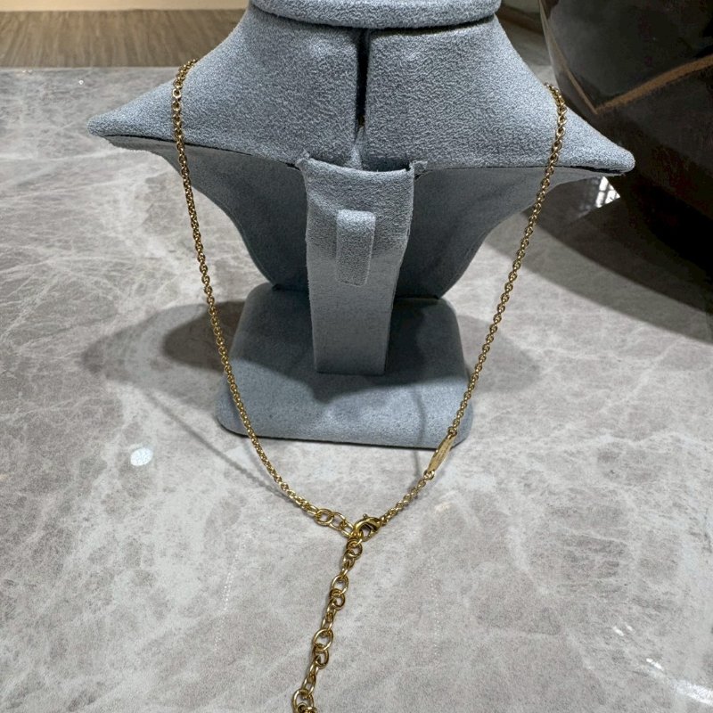 LV  金色V字項鍊-1