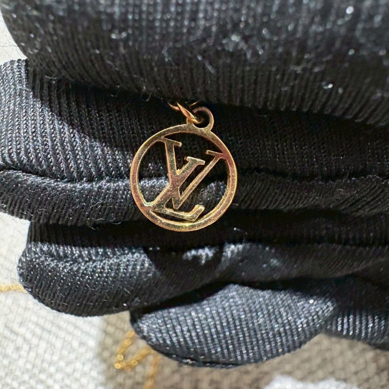 LV  金色V字項鍊-7