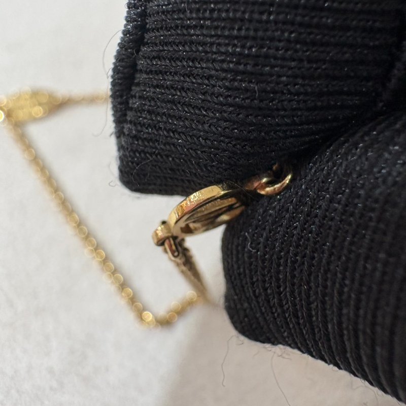 LV  金色V字項鍊-10