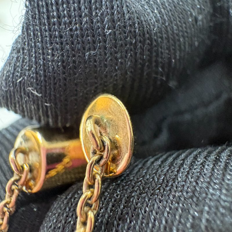 LV  金色V字項鍊-12