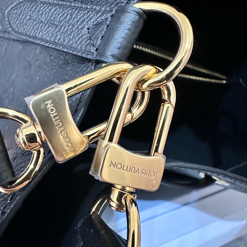 閒置新,LV黑色純牛皮logo壓紋水桶-5