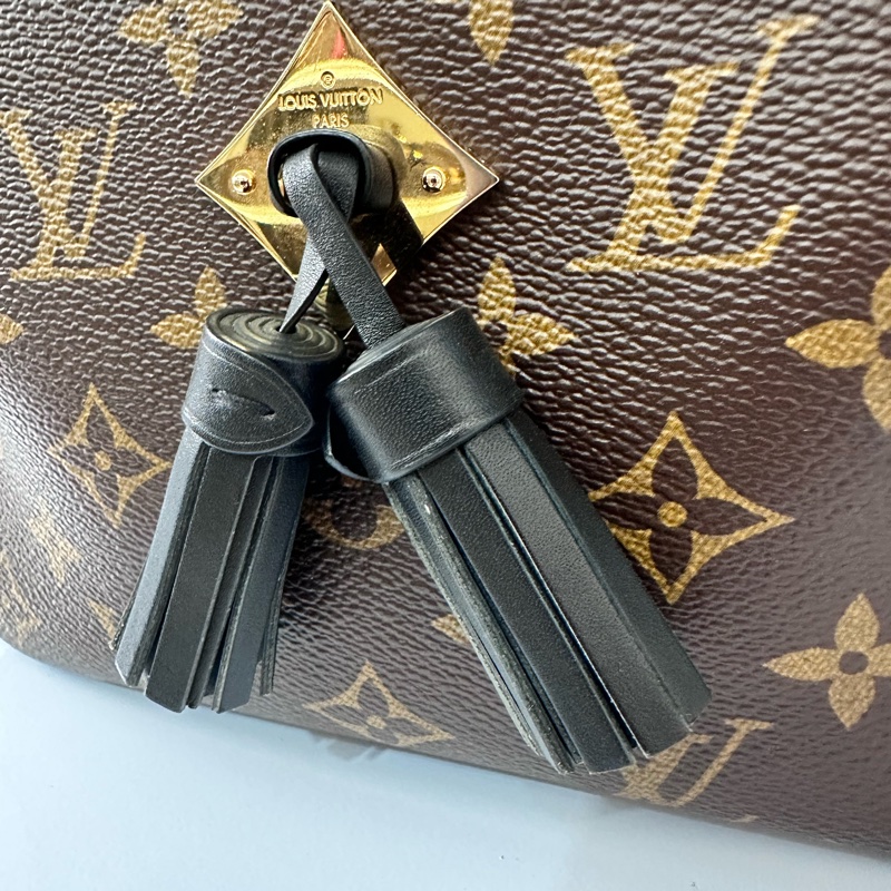 LV Saintonge老花拼黑色牛皮流蘇相機包-1