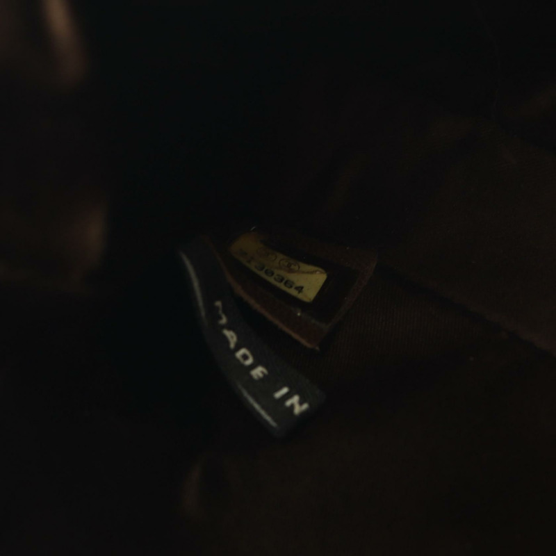 香奈兒新款旅遊系列巧克力色肩包,皮革尼龍材質,卡其色,二手,附五金配件-4