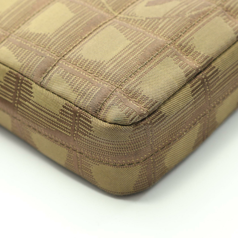 香奈兒新款旅遊系列巧克力色肩包,皮革尼龍材質,卡其色,二手,附五金配件-7