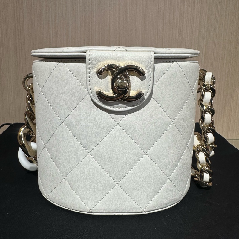 CHANEL香奈兒 菱格圓桶金扣 小羊皮 斜挎包-0