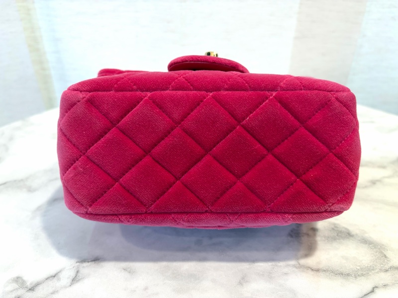 Chanel 桃紅絨布淡金釦鑲鑽金球方胖AS1786-2