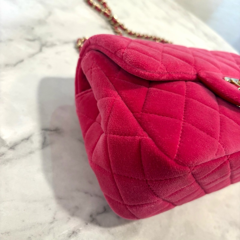 Chanel 桃紅絨布淡金釦鑲鑽金球方胖AS1786-4