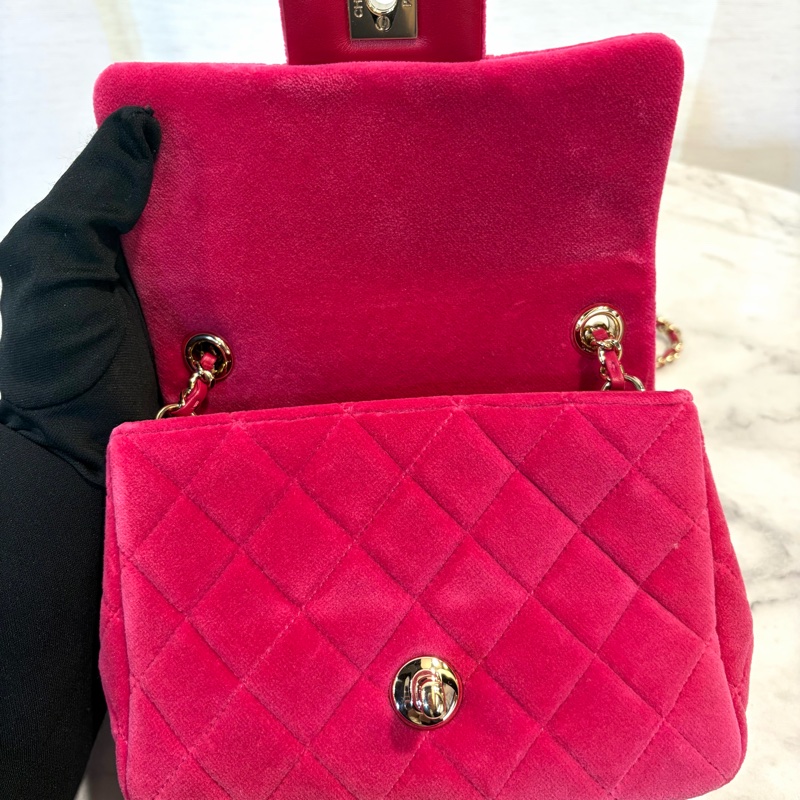 Chanel 桃紅絨布淡金釦鑲鑽金球方胖AS1786-6