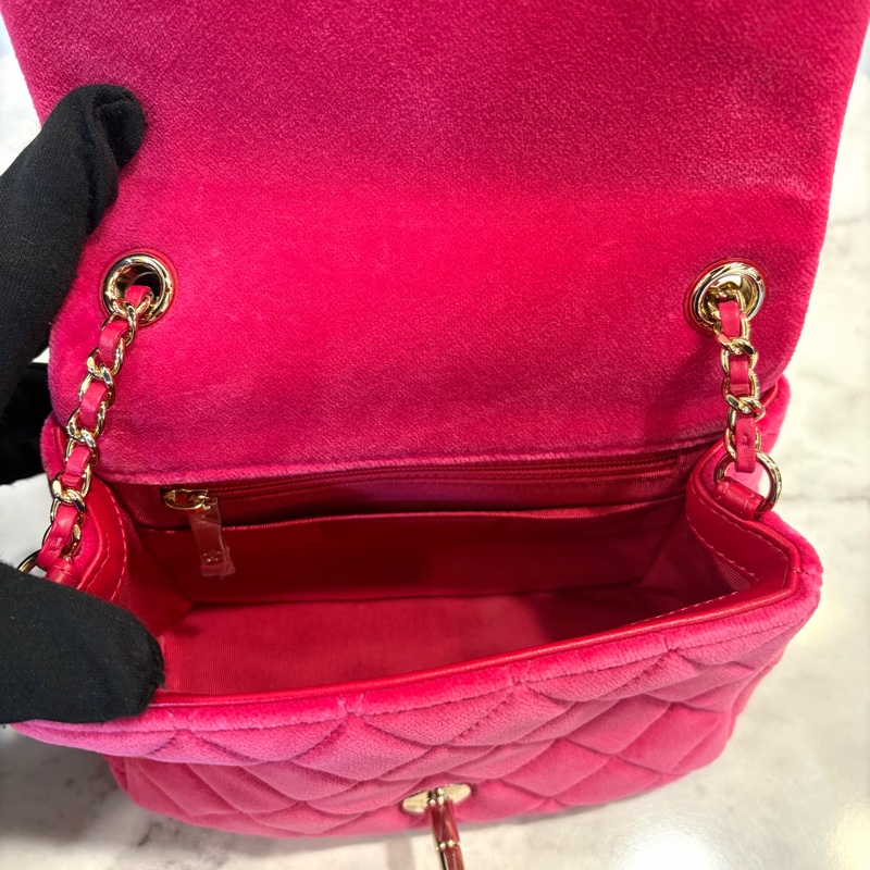 Chanel 桃紅絨布淡金釦鑲鑽金球方胖AS1786-7