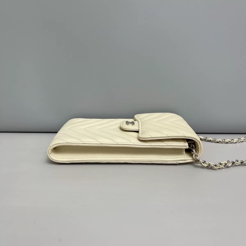 Chanel香奈兒 米灰色牛皮V紋手機包-3