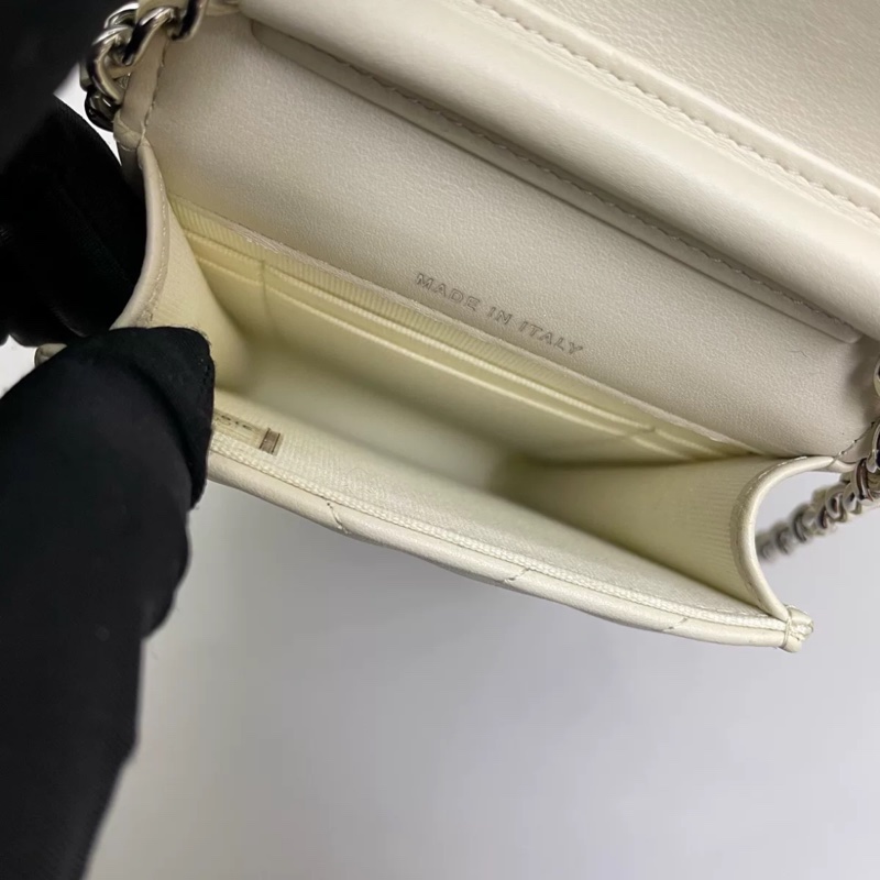 Chanel香奈兒 米灰色牛皮V紋手機包-6