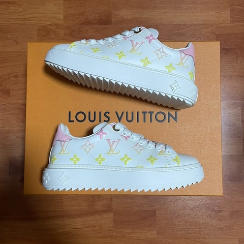 Lv Time Out浮雕壓印板鞋 路易威登休閒鞋 白色 36碼