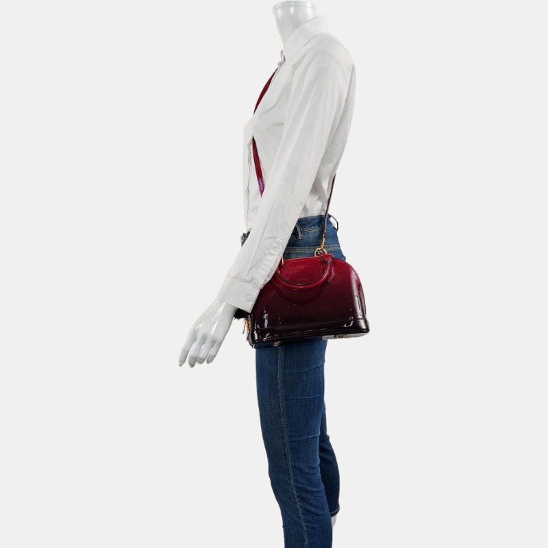 LOUIS VUITTON ALMA BB紫紅色漆皮老花壓紋貝殼包單肩包手提包斜挎包金色五金可拆卸肩-1